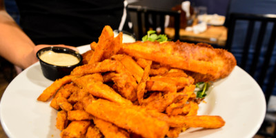 Plate of fish and chips at Smackwater Jacks
